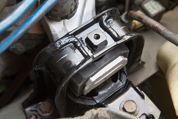 How to Spot Worn Engine and Transmission Mounts